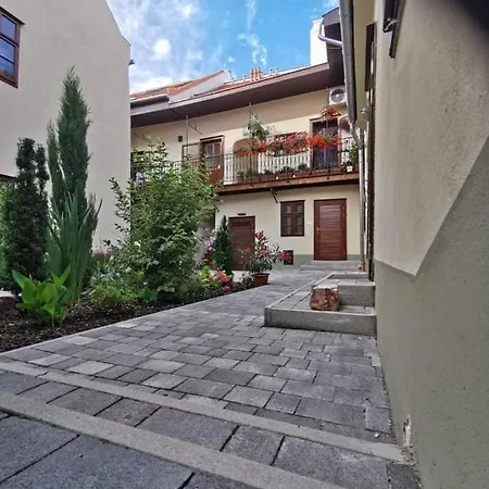 5churches Apartmán *